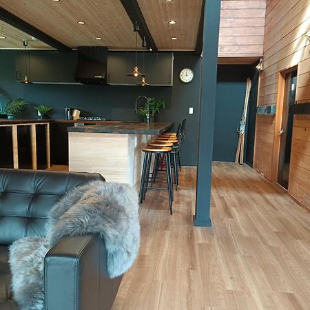 Hooting Owl Private Ski Chalet Нисэко Экстерьер фото