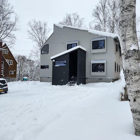 Hooting Owl Private Ski Chalet Нисэко Экстерьер фото
